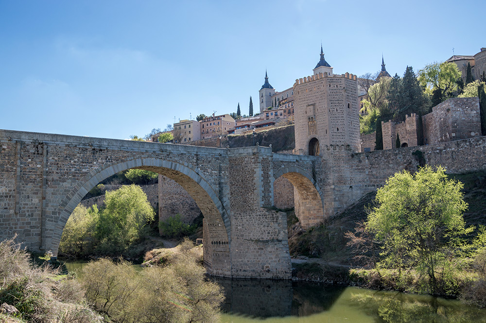 Puente de San Martin, eine mittelalterliche Brücke über den Tajo