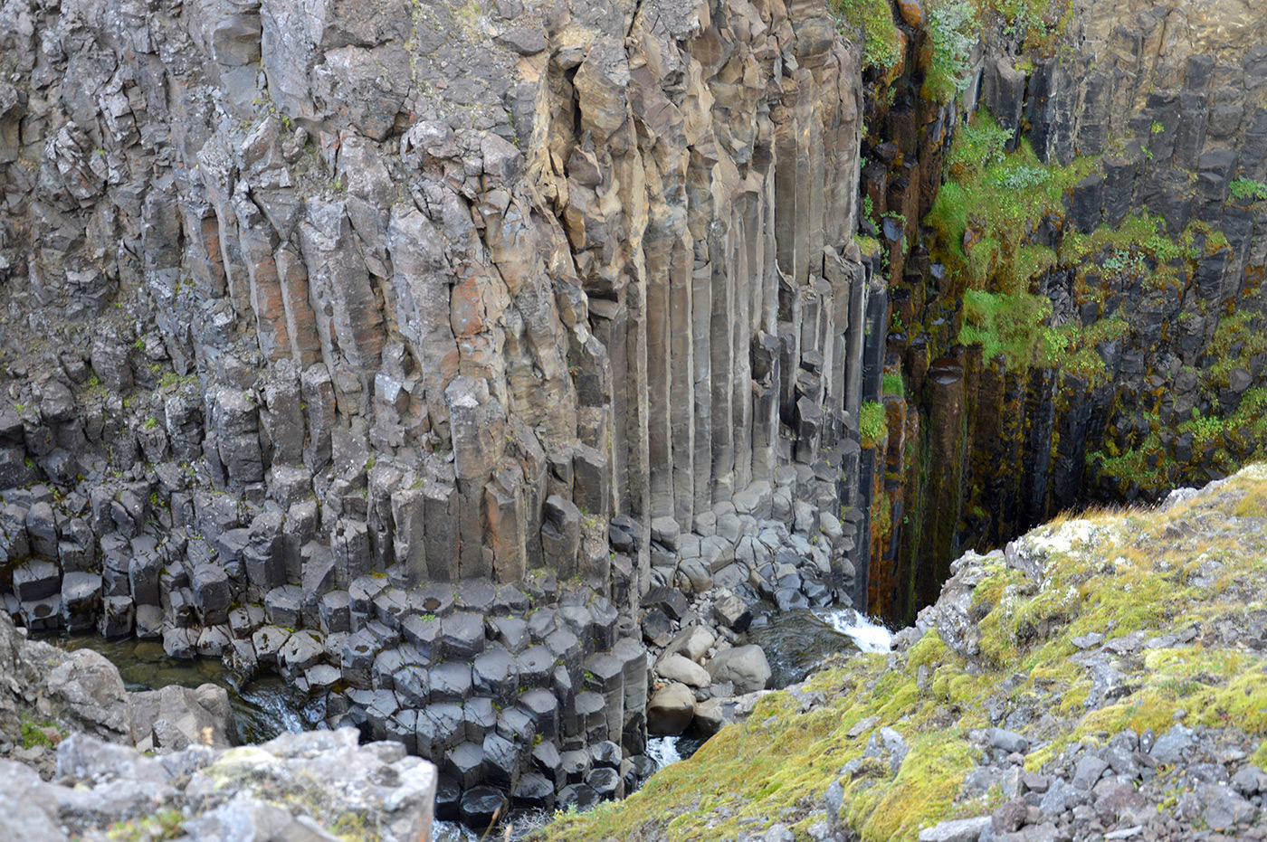 Basaltsäulen am Litlanesfoss