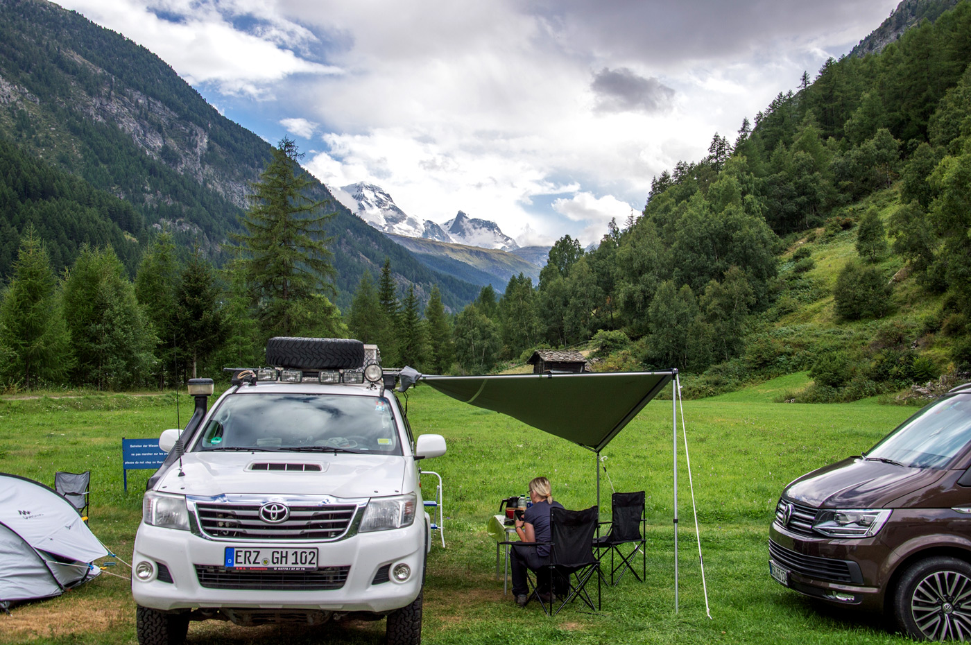 Bester Stellplatz in Täschjpg - im Hintergrund das kleine Matterhorn
