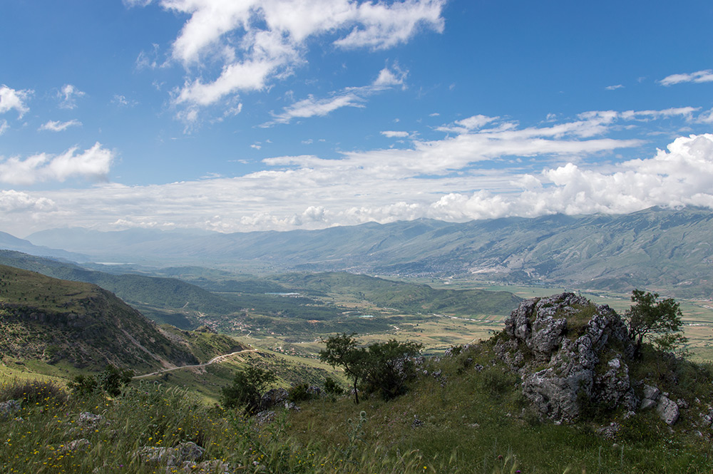 Blick über das Tal von Gjirokastra