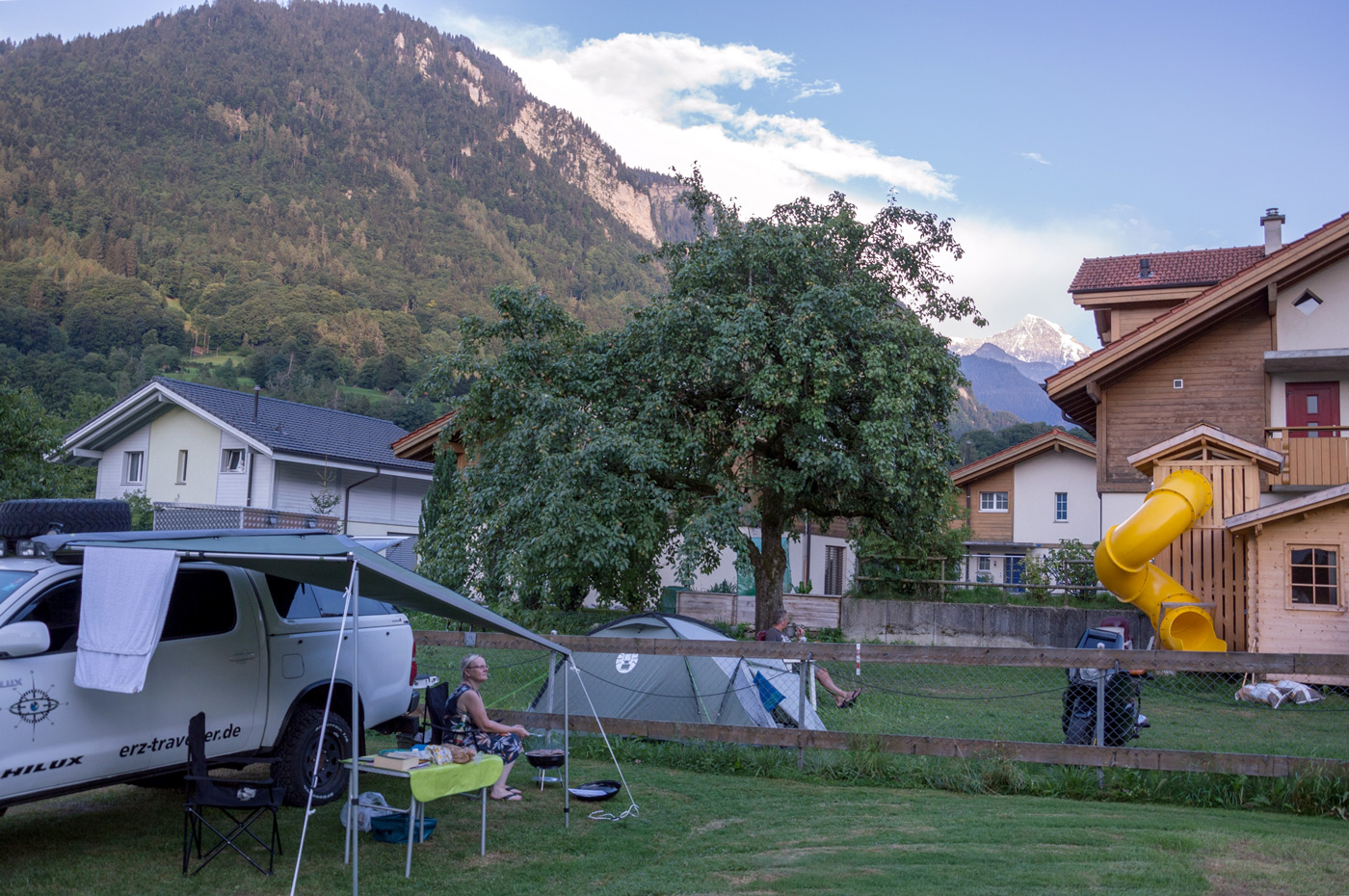 Camping in Wilderswil im Hintergrund der Mönch