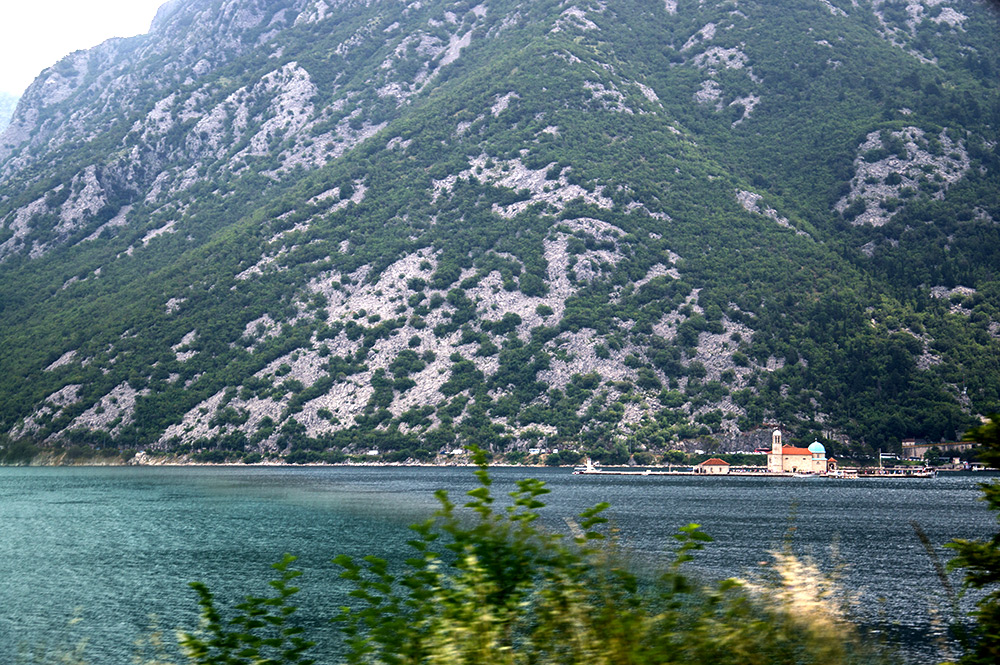 Die Gospa od Škrpjela - künstlich aufgeschüttet in der Bucht von Kotor