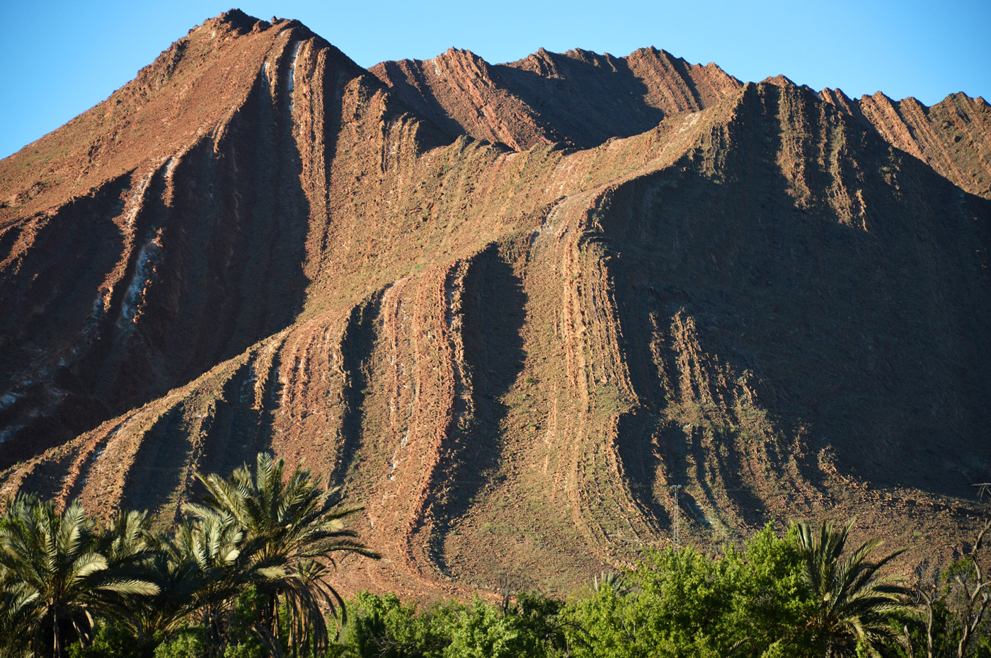 Bald senkrecht stehendes Sedimentgestein